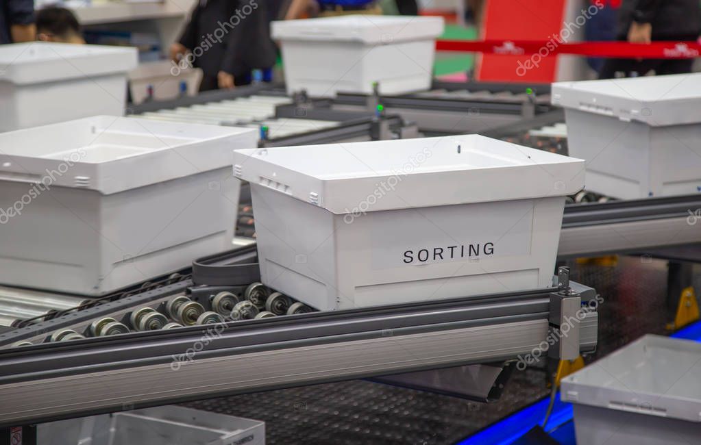 Custom handling and transfer system for industrial parts